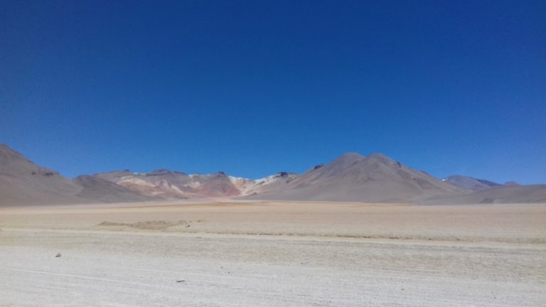 Les montagnes colorées du désert d'Atacama