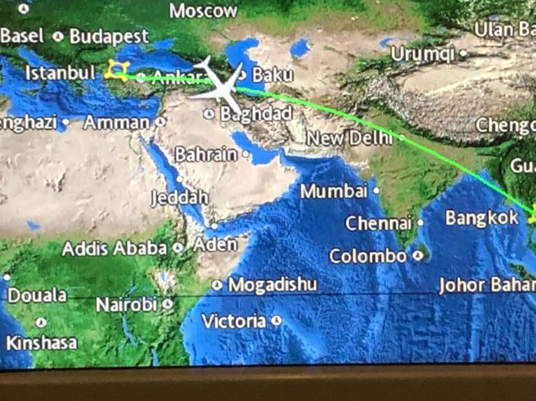 Rendus près de Téhéran, après avoir passer Moussoul, le trajet a été dévié fortement vers le sud pour éviter la frontière Pakistan - Inde, où ça chauffe actuellement.....