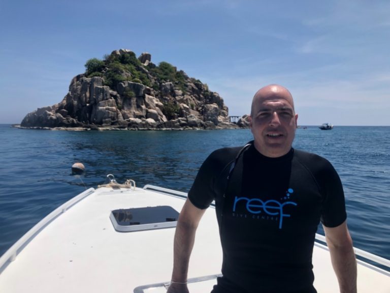 Après la première plongée. Shark Island derrière