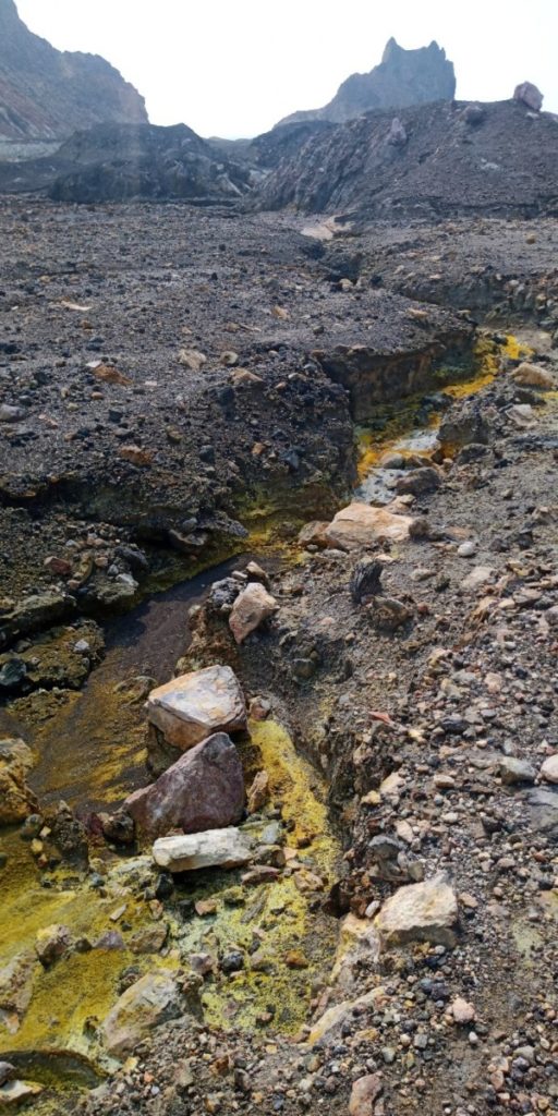 Ancien écoulement avec dépôts de souffre