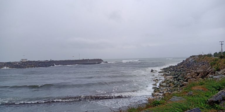 La jetée de Greymouth en pleine tempête