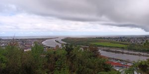 Vue sur la grise Greymouth depuis King Domain