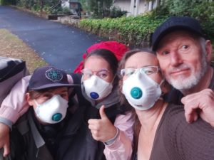 Richard, Hana et nous avec les masques