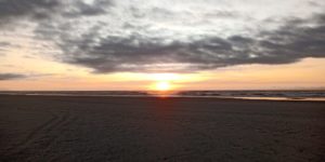 Coucher de soleil sur la plage de Mokihinui